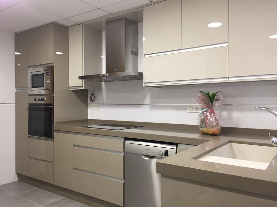 Reforma de cocina con encimera Silestone en Madrid